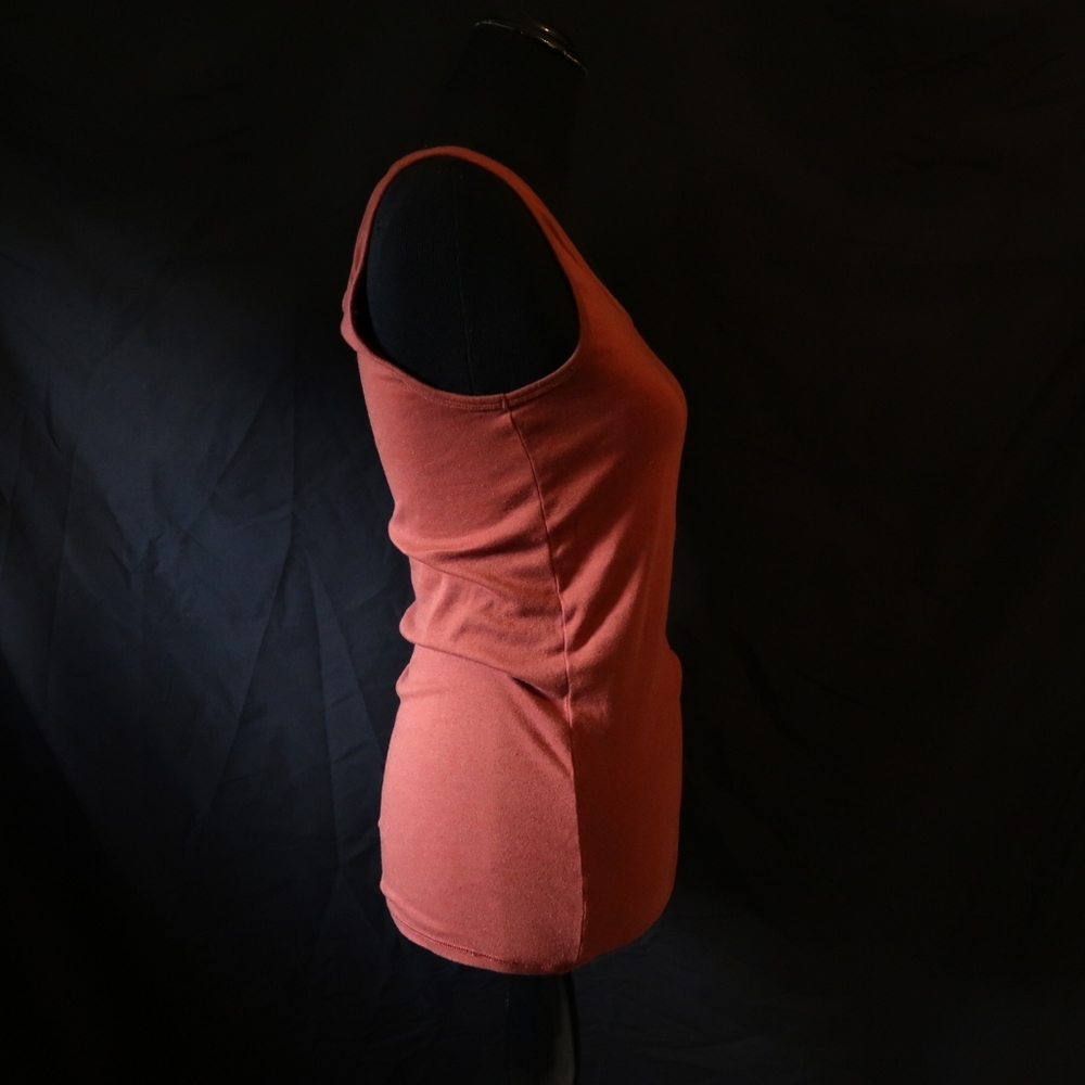 Tanktops - Picture 7 of 16